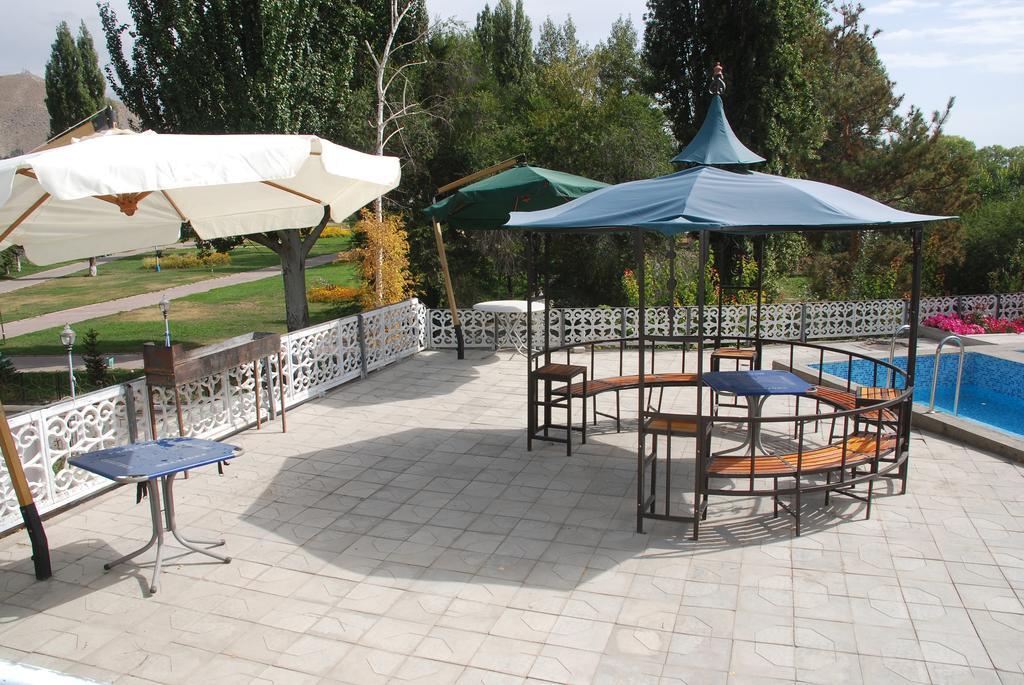 " У Татьяны" Hotel Cholpon-Ata Ngoại thất bức ảnh